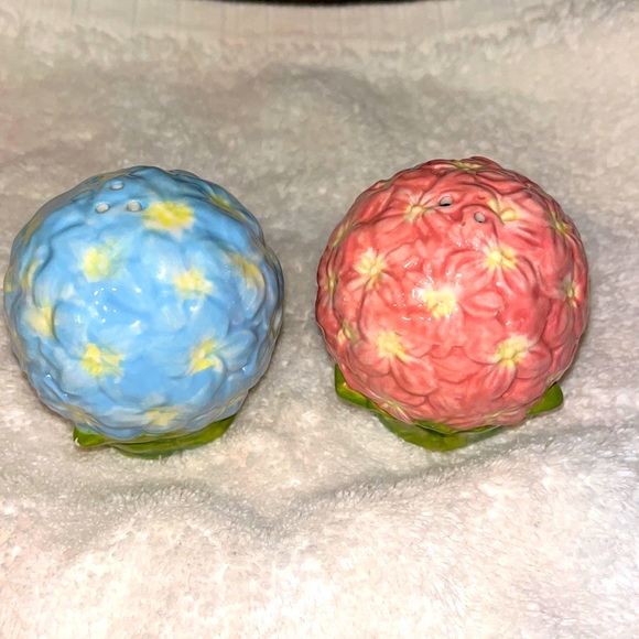 Bella Casa by Gantz, Vintage Deviled Egg Platter with S/P Shakers - Picture 9 of 16